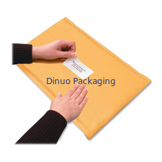 Estação de correios usando funcional da prova 120x165 da radiação dos encarregados do envio da correspondência da bolha de Kraft multi