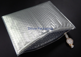 o” recipiente 8x12 carrega o mar que envia folha metálica o saco plástico de bolhas acolchoado do zíper do porte postal dos encarregados do envio da correspondência do envelope