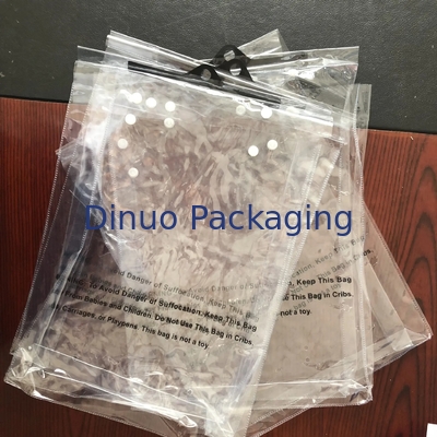 Sacos de empacotamento personalizados do espaço livre do PVC do tamanho com o OEM/ODM da fita adesiva com gancho