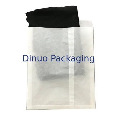 O papel encerado biodegradável de produto comestível envolve o selo autoadesivo