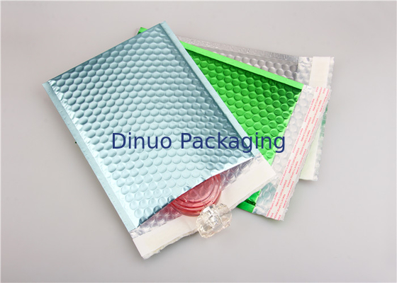 Os encarregados do envio da correspondência metálicos coloridos da bolha do encanto, envelopes metálicos do transporte rasgam resistente