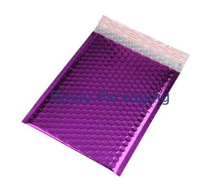 Os encarregados do envio da correspondência metálicos roxos recicláveis do encanto/envio pelo correio metálico ensacam o esparadrapo forte