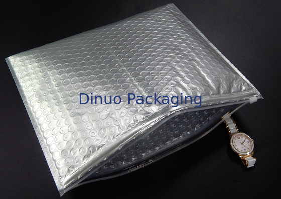 o” recipiente 8x12 carrega o mar que envia folha metálica o saco plástico de bolhas acolchoado do zíper do porte postal dos encarregados do envio da correspondência do envelope