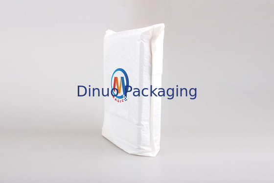 O branco acolchoou envelopes polis do encarregado do envio da correspondência da bolha para a compra em linha/entrega expressa