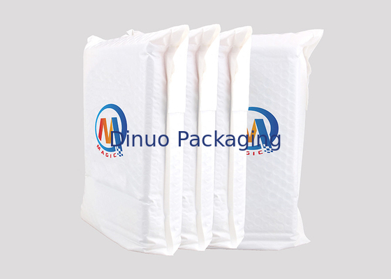 O branco acolchoou envelopes polis do encarregado do envio da correspondência da bolha para a compra em linha/entrega expressa