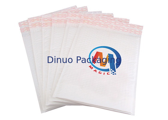 O branco acolchoou envelopes polis do encarregado do envio da correspondência da bolha para a compra em linha/entrega expressa