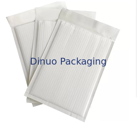 O enviamento acolchoado de papel Kraft corrugou envelopes com fechamento do selo do auto