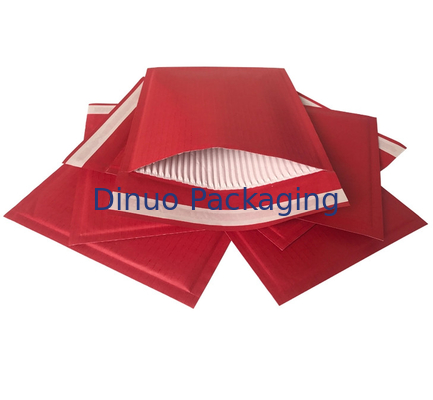 Encarregados do envio da correspondência de papel autoadesivos vermelhos feitos sob encomenda que empacotam envelopes amortecidos