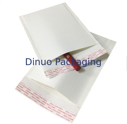 envelopes de envio acolchoados encarregado do envio da correspondência corrugados 110*130mm da fita autoadesiva dos sacos de papel