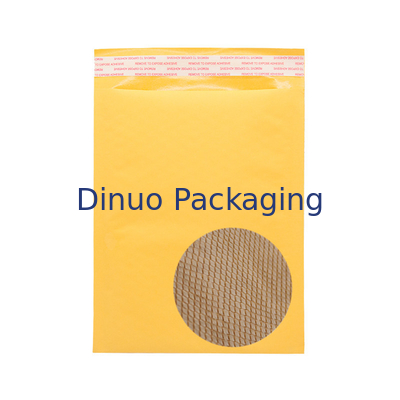 Os encarregados do envio da correspondência acolchoados de papel do favo de mel postal personalizaram o envelope para a proteção do coxim