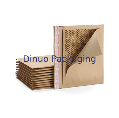 Os envelopes corrugados Kraft dados forma celulares acolchoaram o papel do favo de mel para enviar